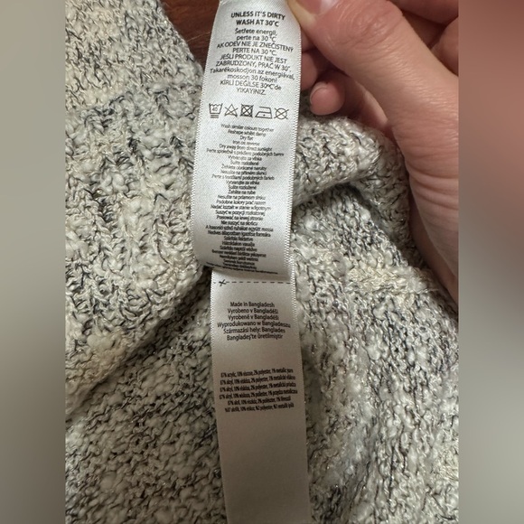 F&F Cozy Gray Knit Sweater - Picture 3 of 4